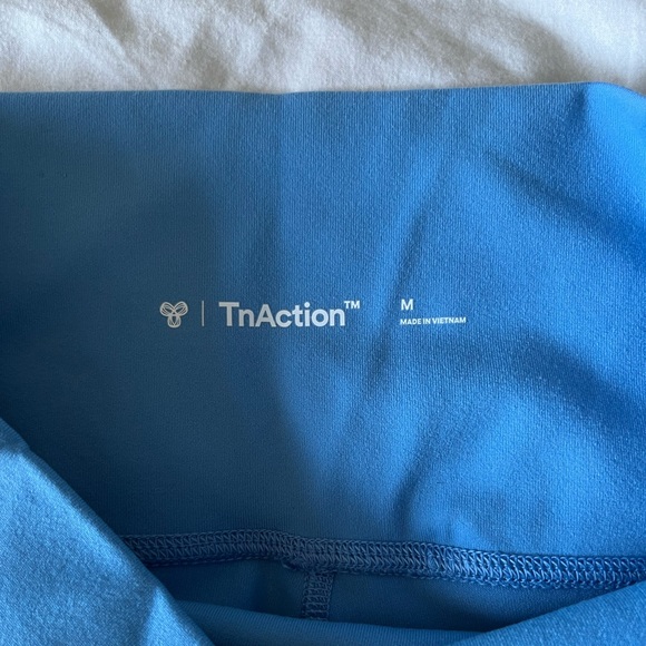 NWOT Aritzia Atmosphere Hi-Rise 9" Inseam Biker Shorts Bright Blue Medium - Picture 7 of 10